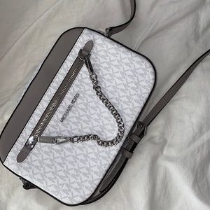 Body bag. Micheal Kors.